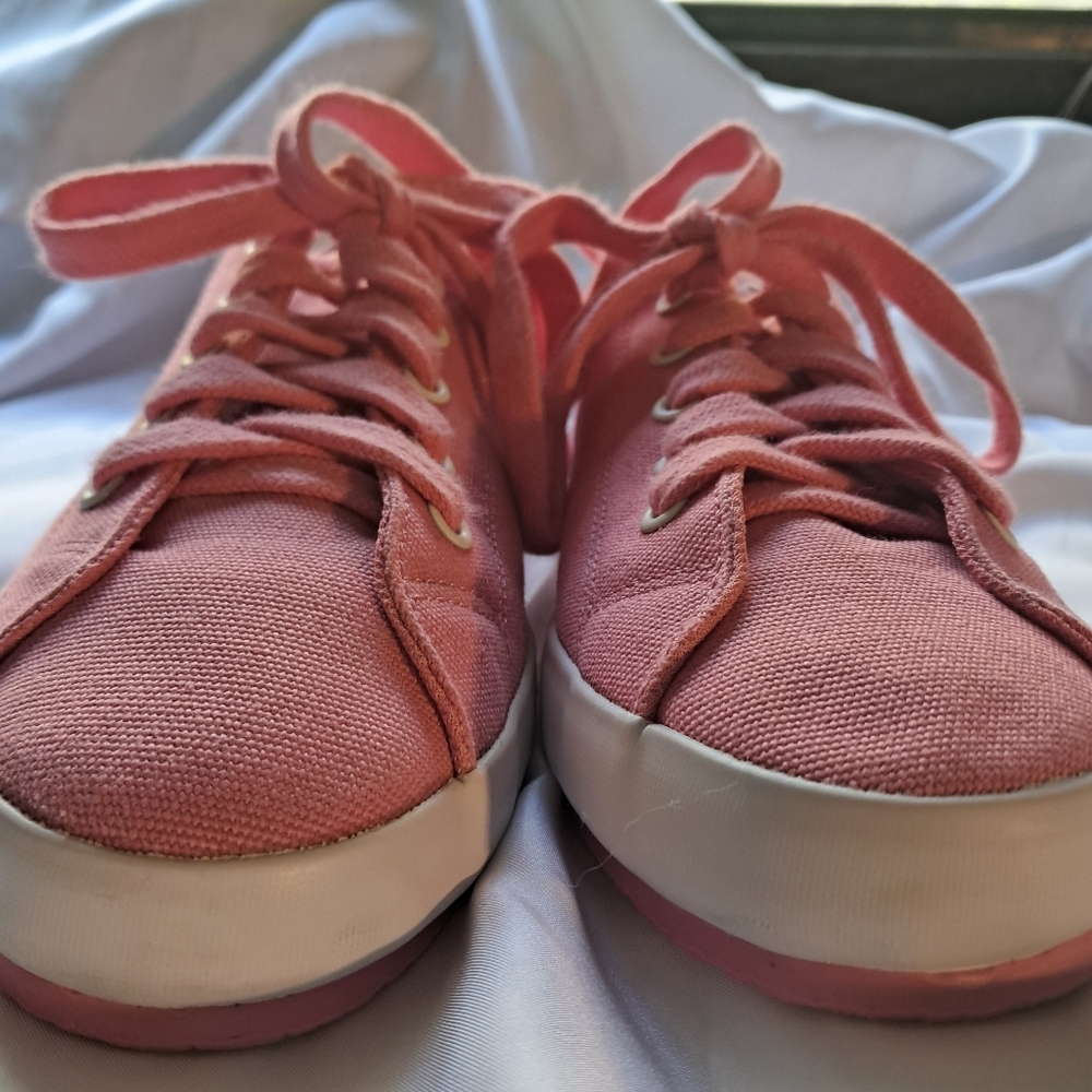 Lacoste Womens Pink Canvas Sneakers Sz 8 LIKE NEW! - Picture 5 of 14